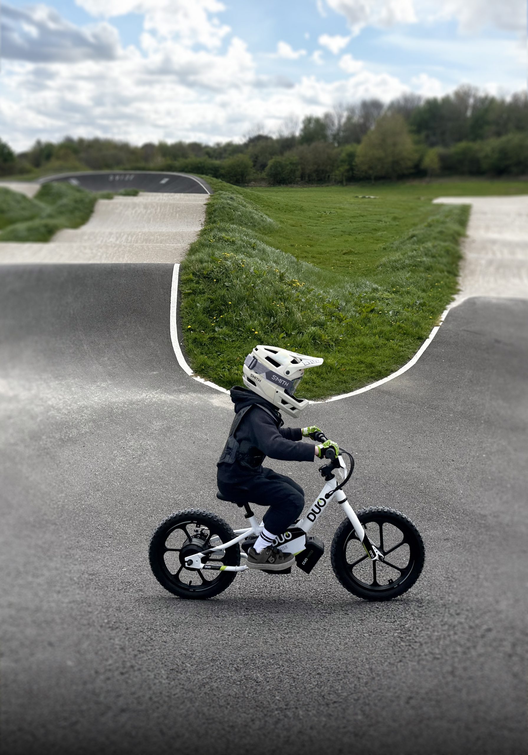 Master_On_TrackTall2 Duo 12" Podium E-Bike Balance Bike